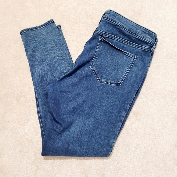Old Navy Rockstar Super Skinny Jeans Woman's Size 16 Mid Rise Slimming Stretch - Picture 3 of 8